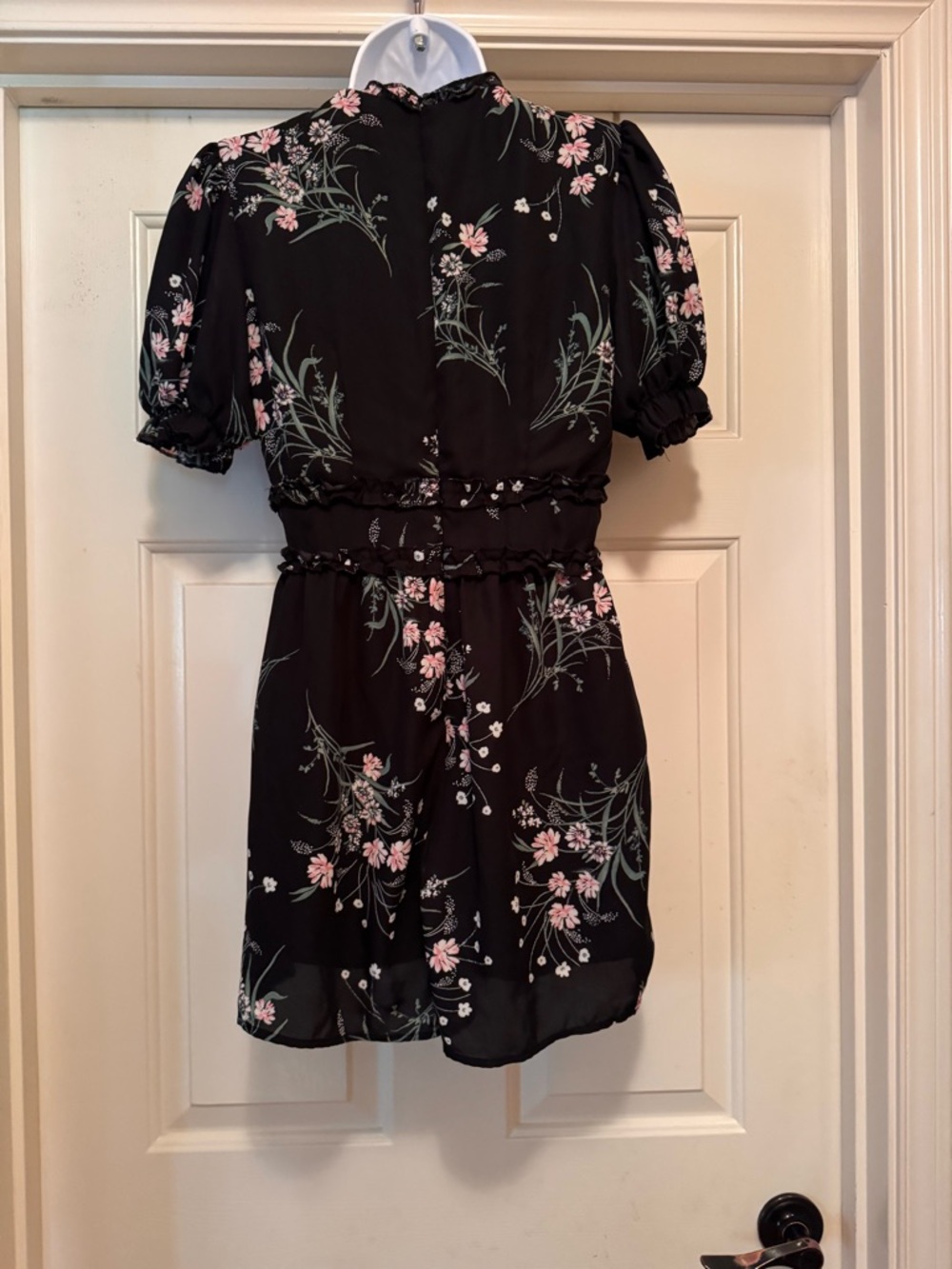 mi ami sold at Francesca’s Black Floral V-Neck Romper - sz small - Picture 3 of 9